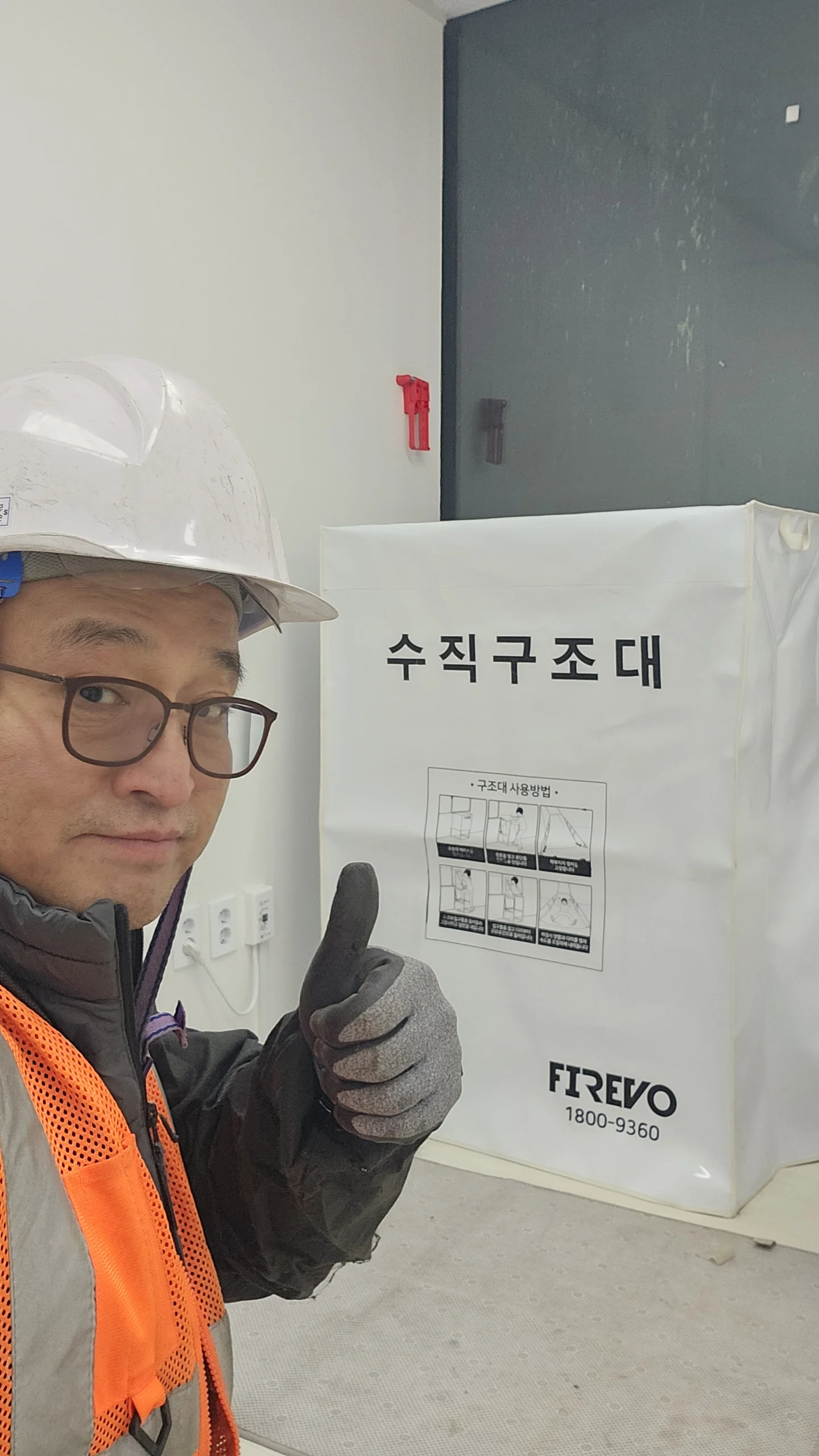 복도 공간에 설치를 검토하는 비상탈출기구 현장 사진